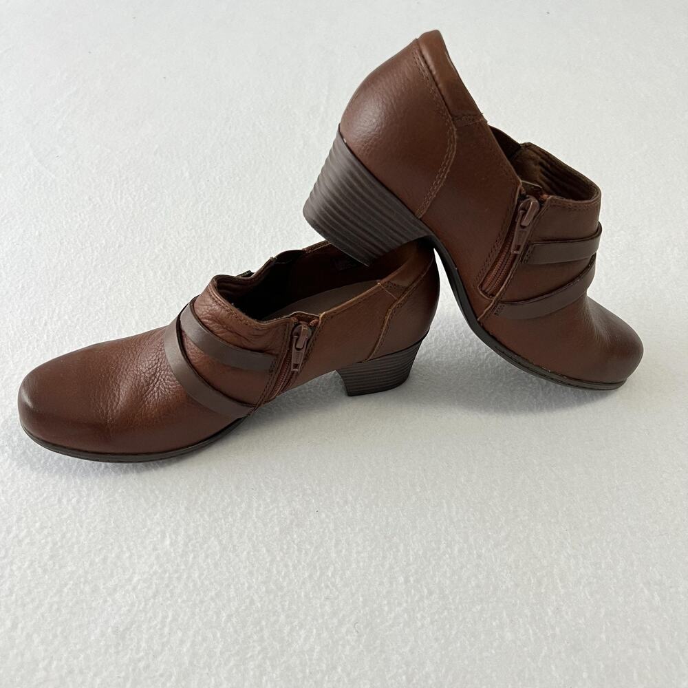 Clarks Valarie2May Booties Womens 7.5 Brown‎ Leather Zip Buckle Comfort Low Heel